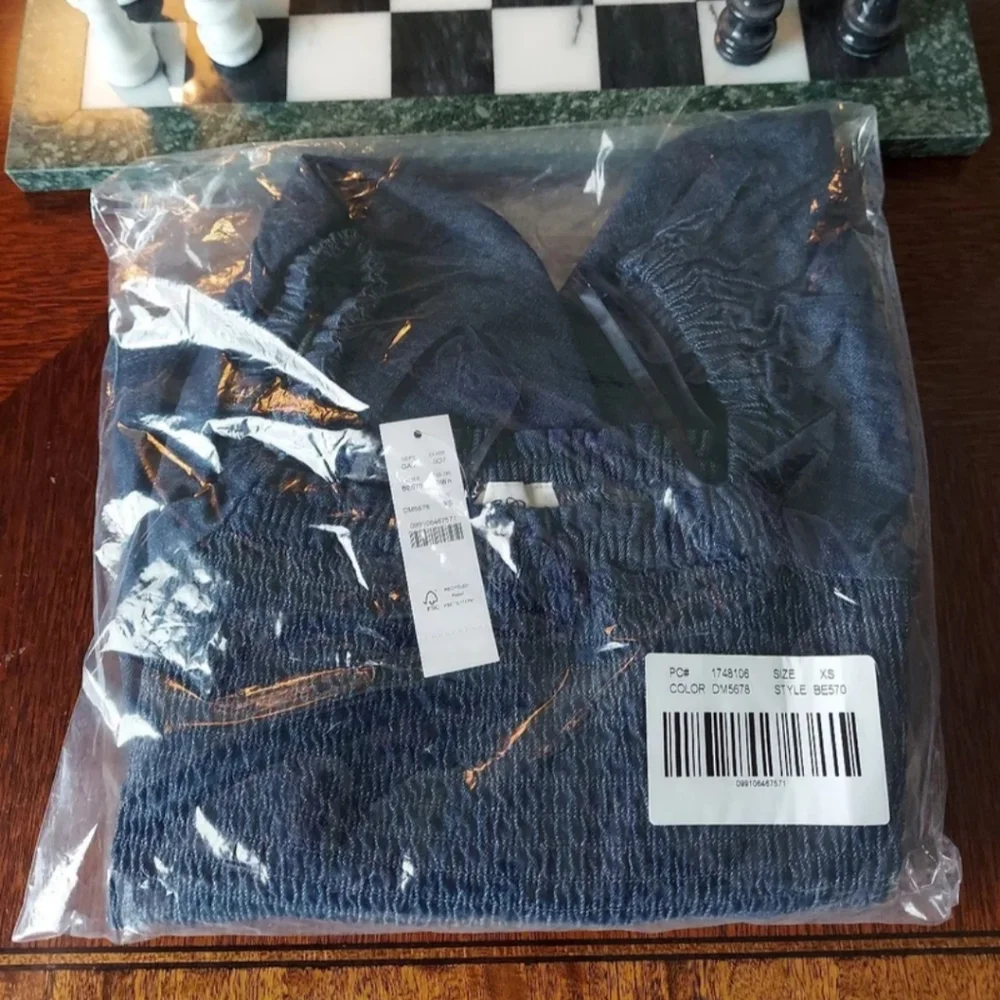 J.CREW PUFFY SLEEVE CHAMBRAY JEANS SMOCKED TOP XS BNWT $98 1 LEFT!